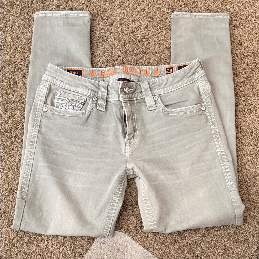 Rock Revival Women’s Light Gray Skinny Jeans with Subtle Fading